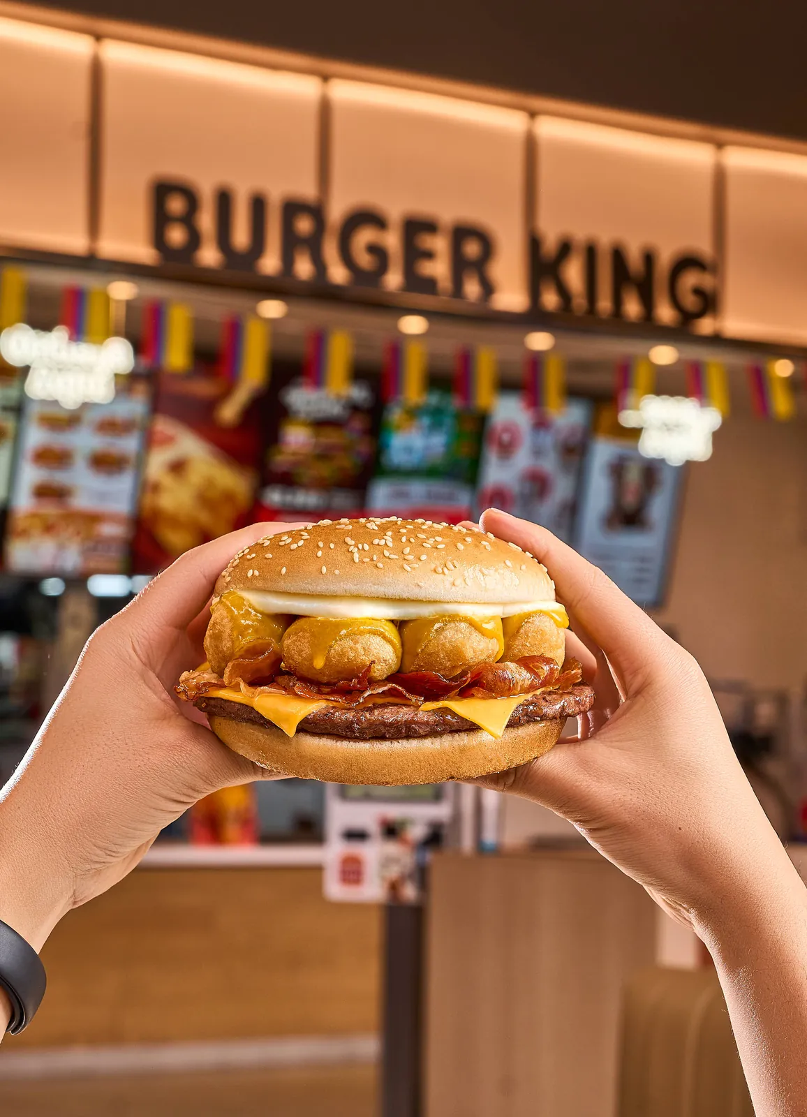 Hamburguesa Burger King en el local, fotografía de alimentos en Bogotá