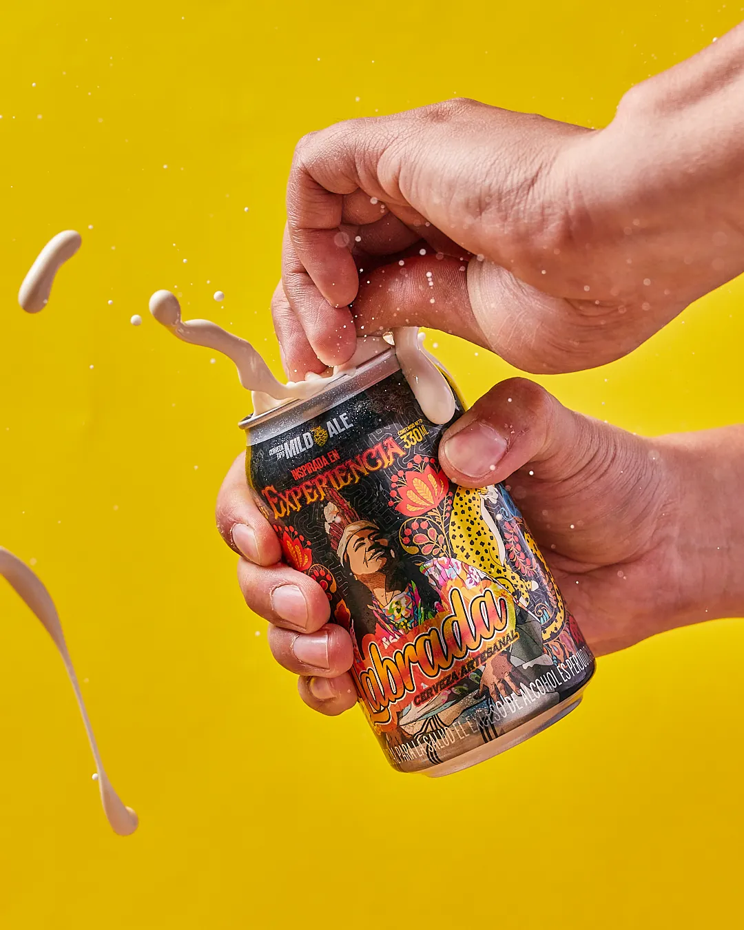 Lata de cerveza Labrada en movimiento, fotografía publicitaria de producto
